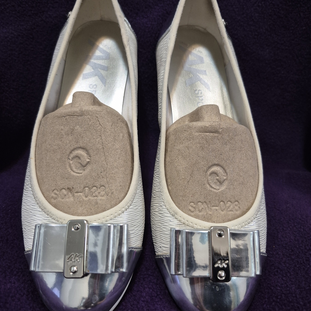 7.5 Metallic Silver White Flats Bows Women's Slip On Dressy Anne Klein AK